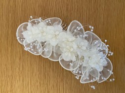 Ivory floral comb with organza and pearls
